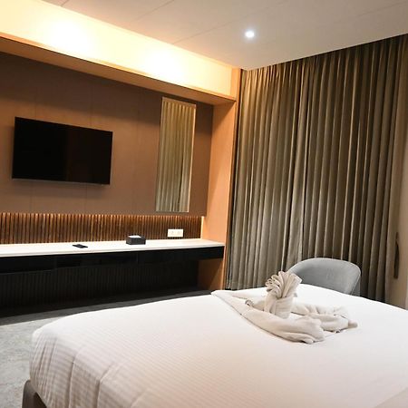 Vantara Suites Vellore Bagian luar foto