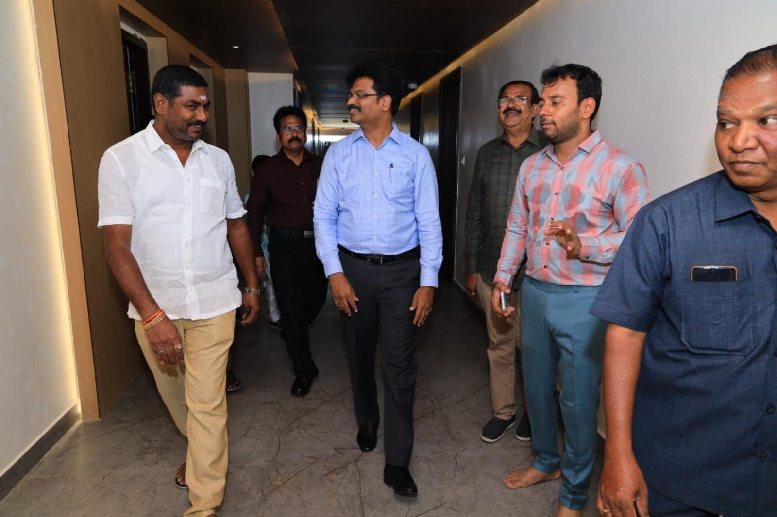 Vantara Suites Vellore Bagian luar foto