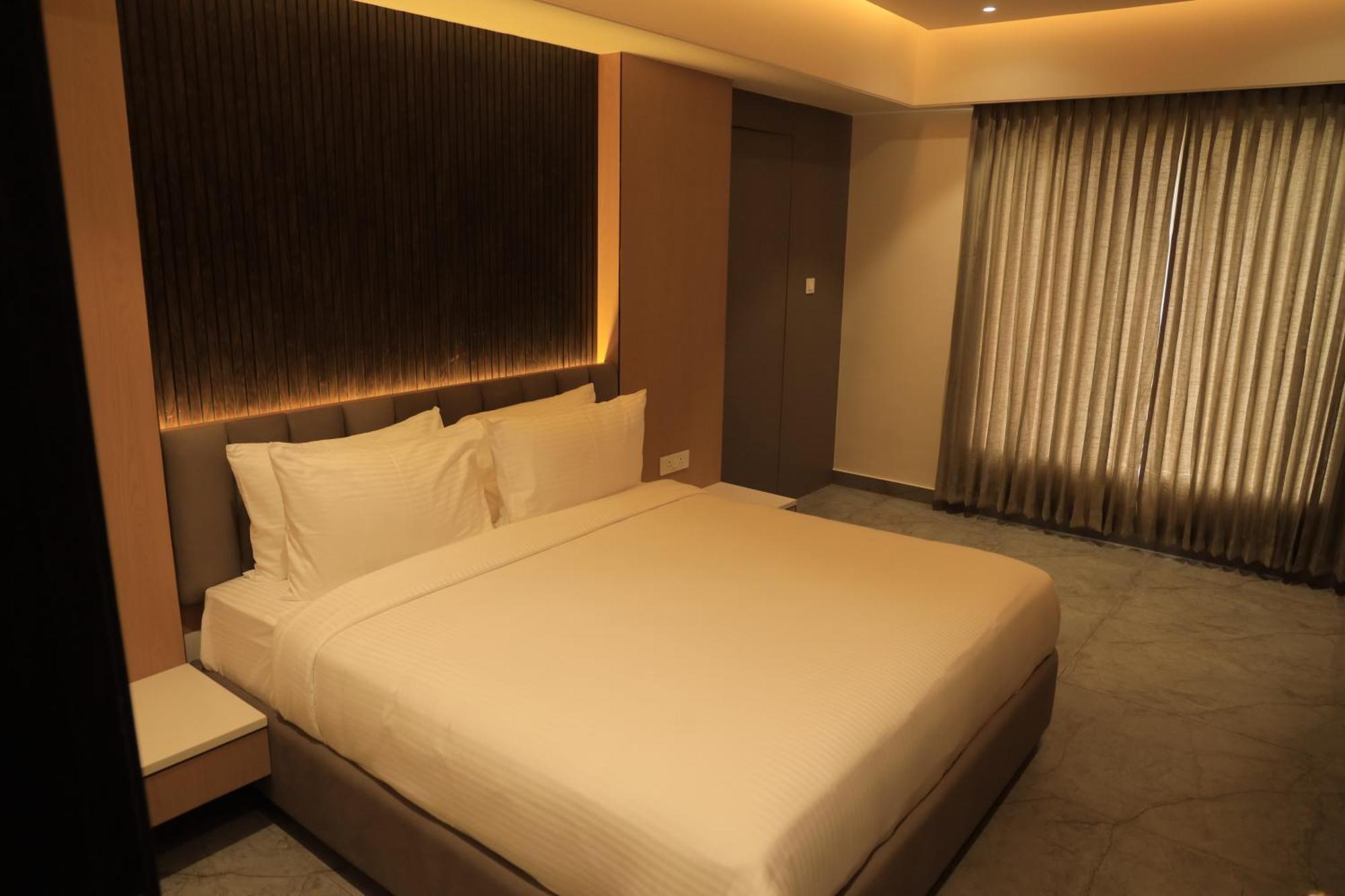 Vantara Suites Vellore Bagian luar foto