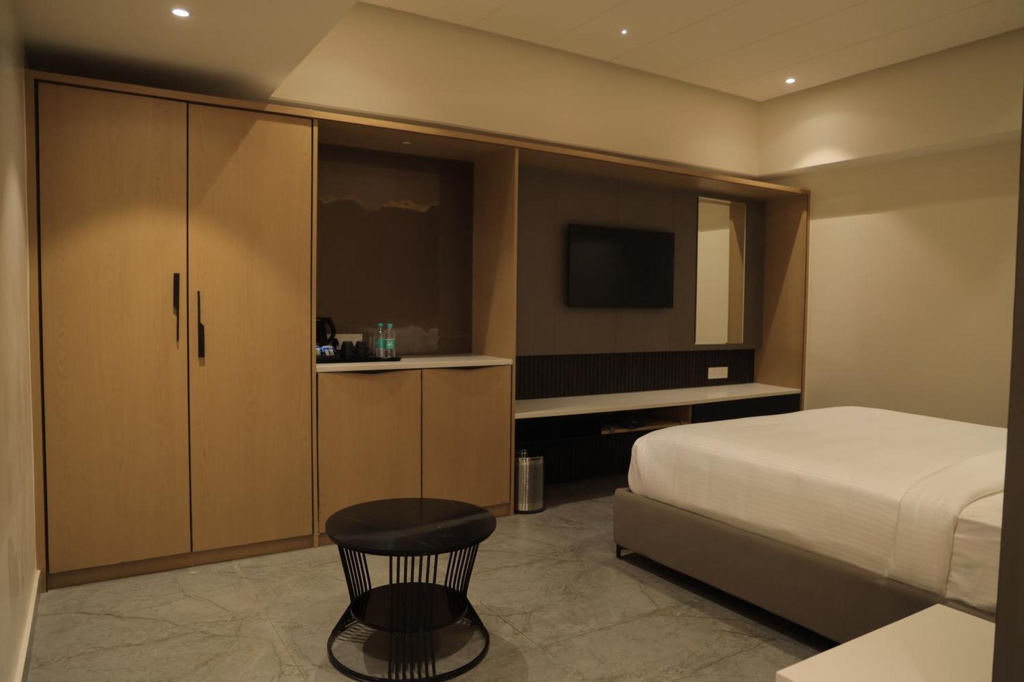 Vantara Suites Vellore Bagian luar foto
