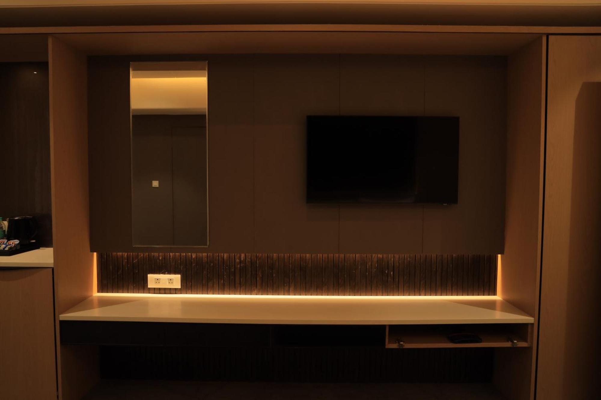 Vantara Suites Vellore Bagian luar foto