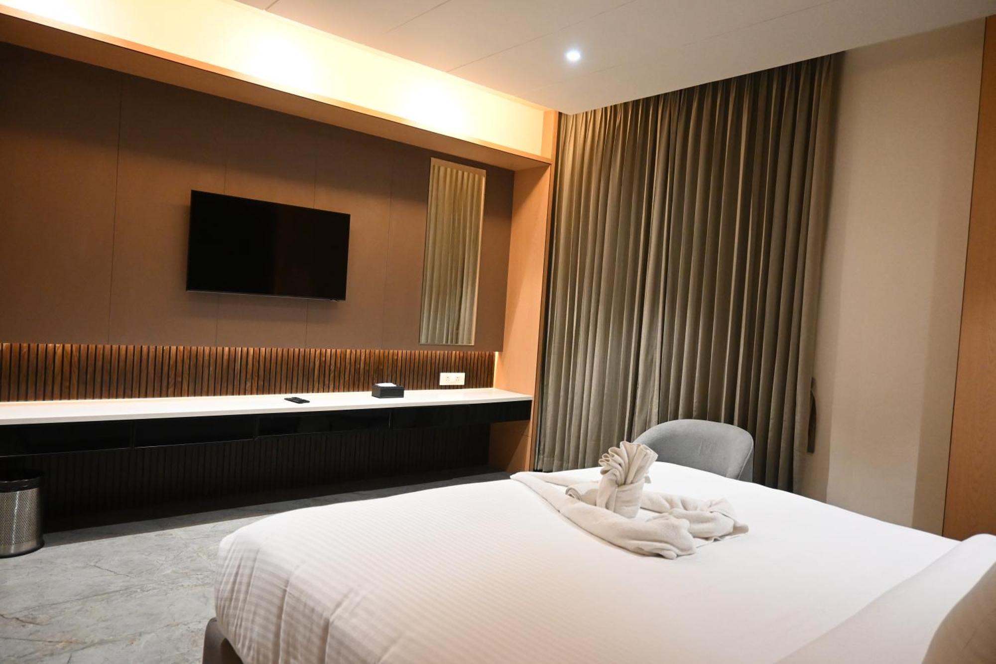 Vantara Suites Vellore Bagian luar foto