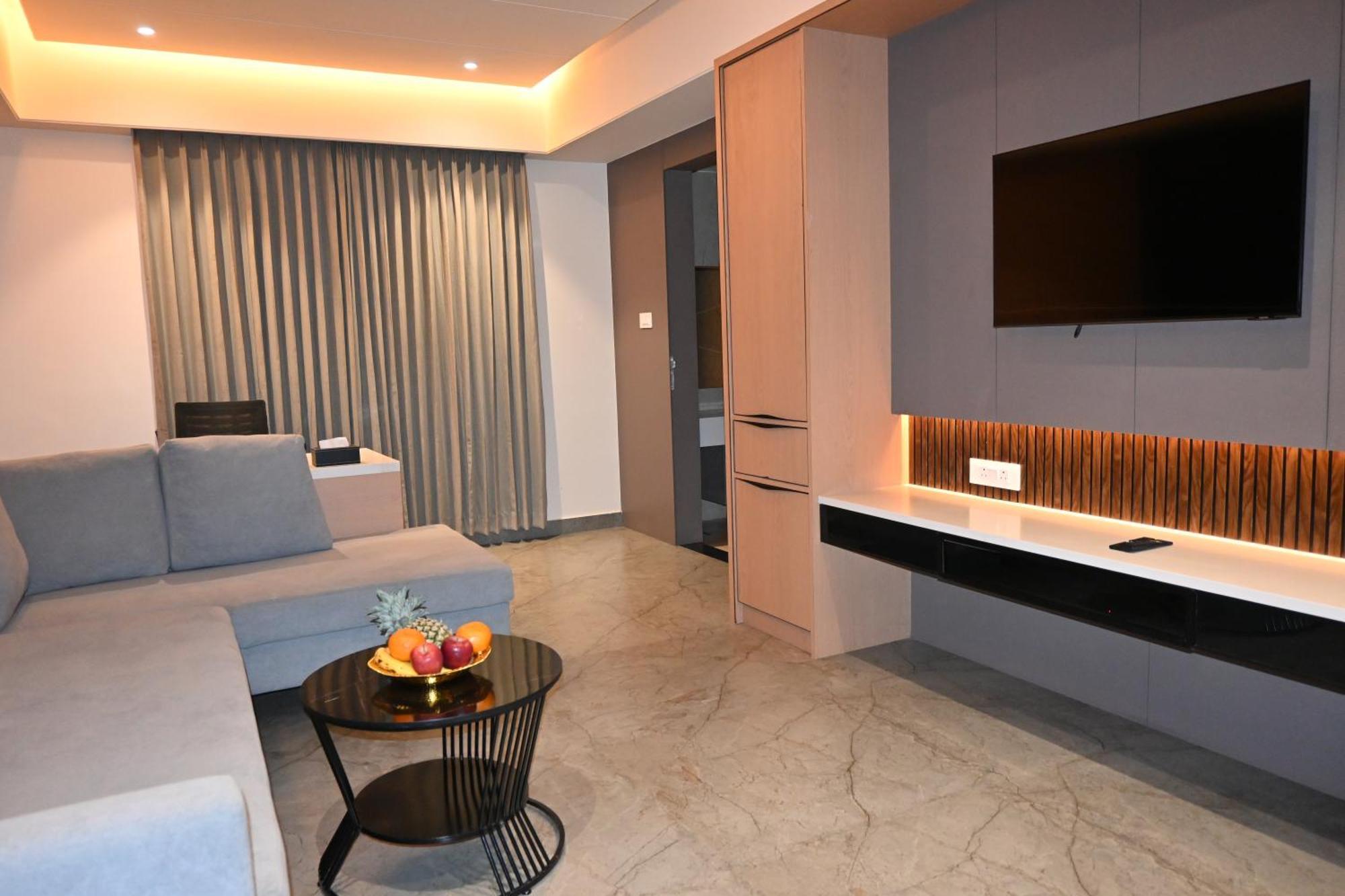 Vantara Suites Vellore Bagian luar foto
